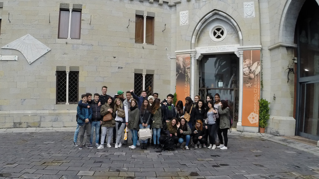 foto di gruppo dei ragazzi del Vittorio Emanuele al Castello D'Albertis